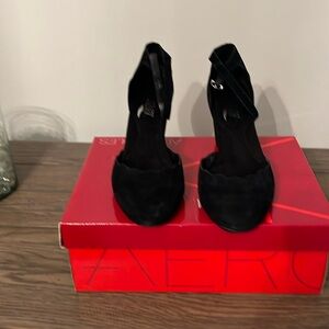 Aerosoles size 7.5 black suede shoes
